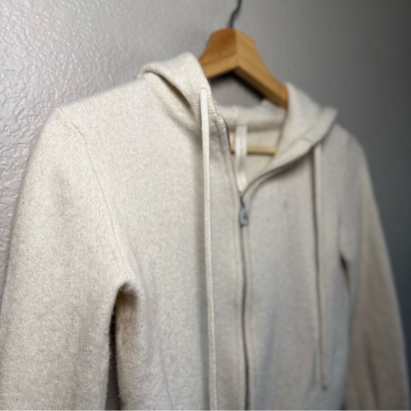 Aritzia The Group Babaton 100% Cashmere Zip Hoodie Sweater Cream Cropped Size S - Picture 4 of 6